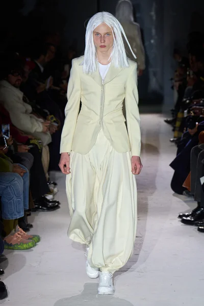 Look 4